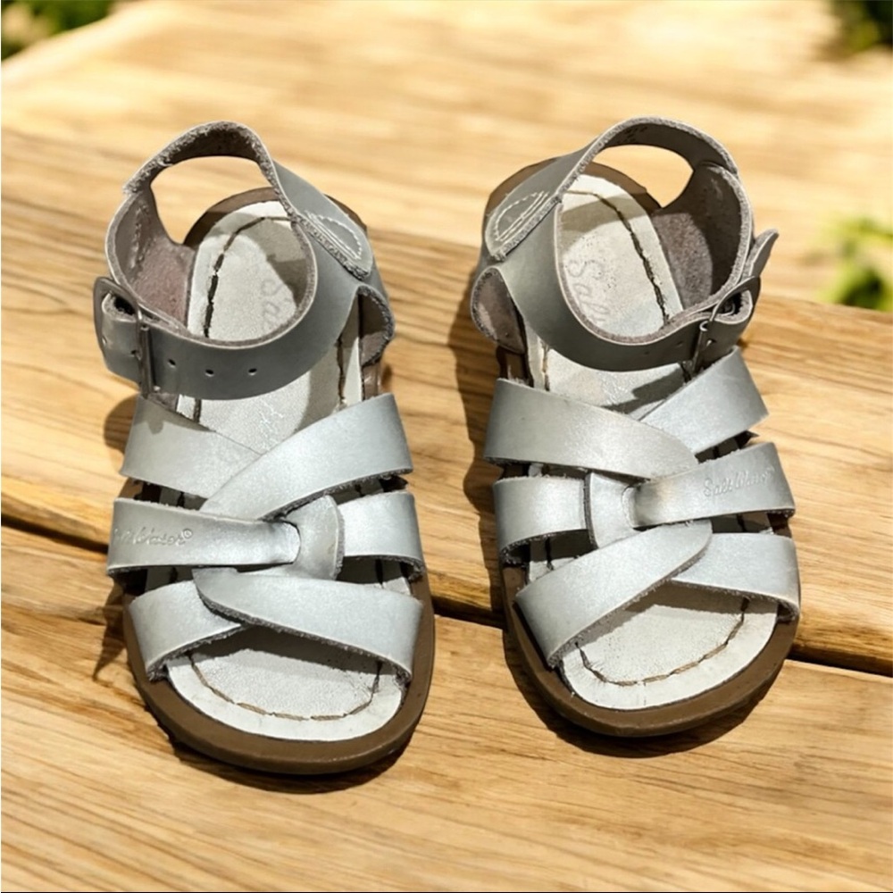 SALT WATER Original Sandals Silver Girls or Boys Size 6 Leather Water Shoes